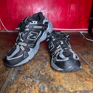 New Balance Black and Gray Athletic Shoes size 10